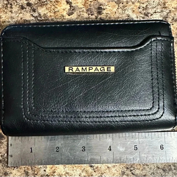 Rampage black zip around wallet 8 credit card slots 1 id holder - Picture 7 of 9